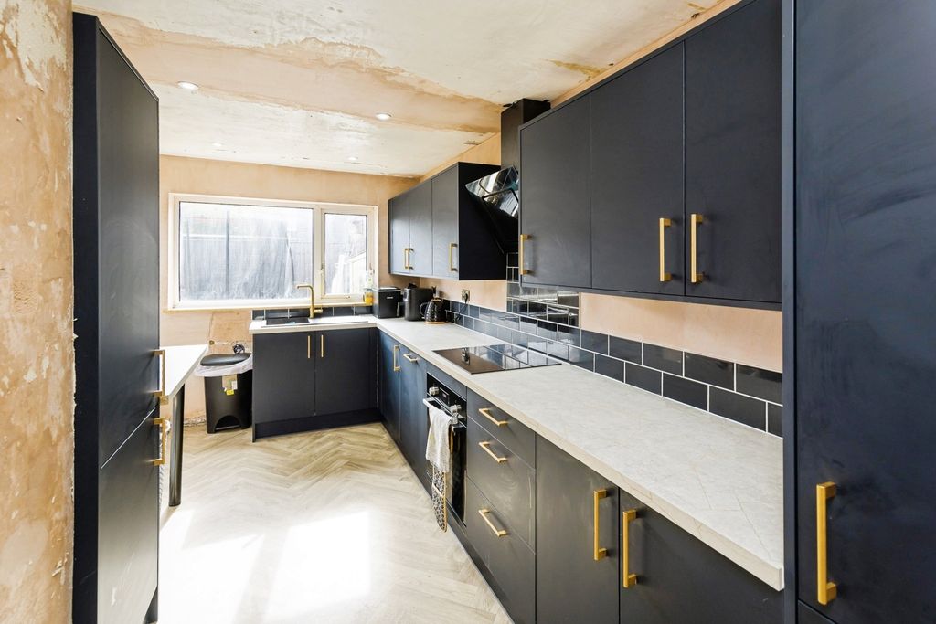 Property photo 3 of 13 Pbox-Img.Jpg
