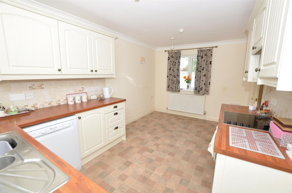 Property photo 3 of 12 Kitchen/Dining Room
