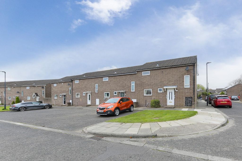 Property photo 1 of 18 External