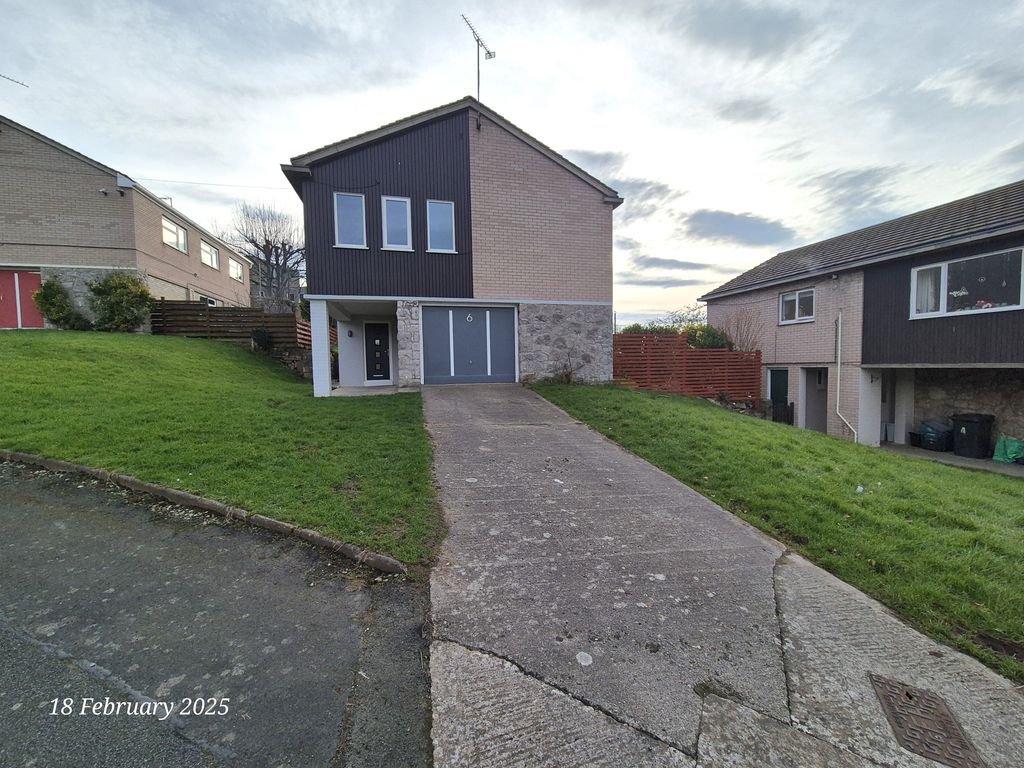 Property photo 2 of 39