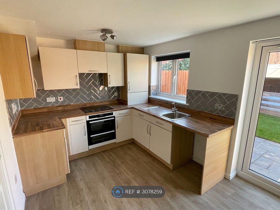 Property photo 2 of 12 Kitchen