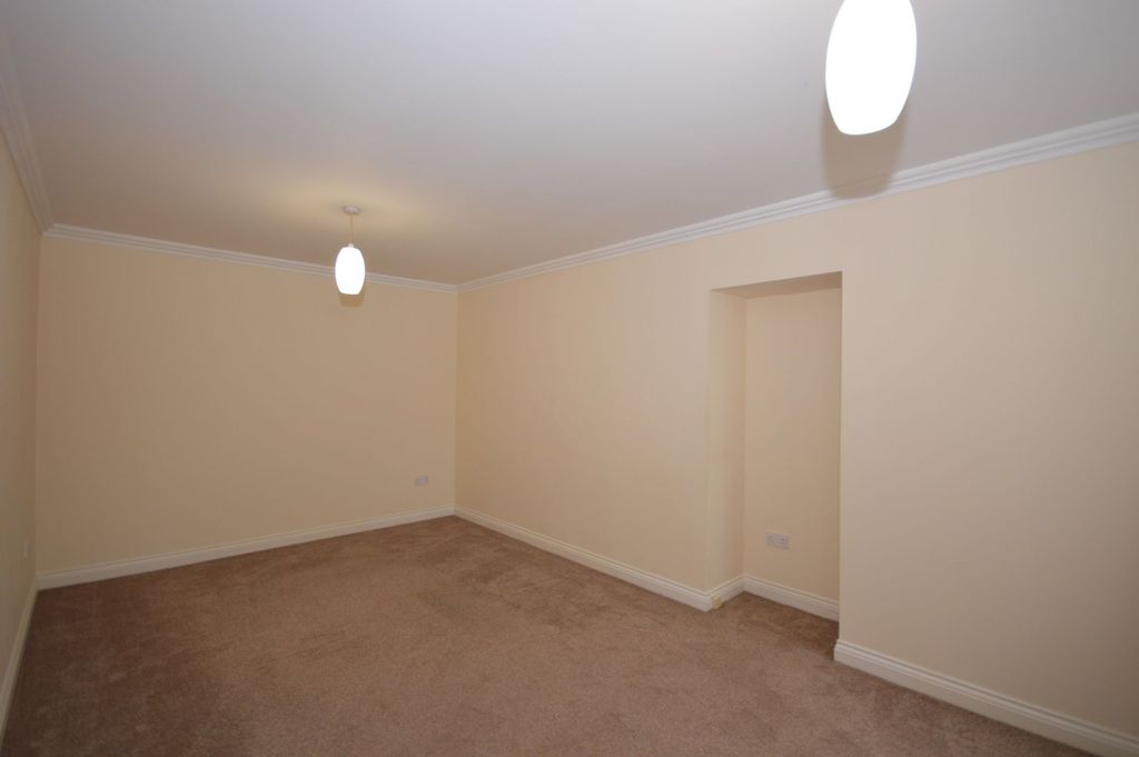 Property photo 3 of 10 Photo 8