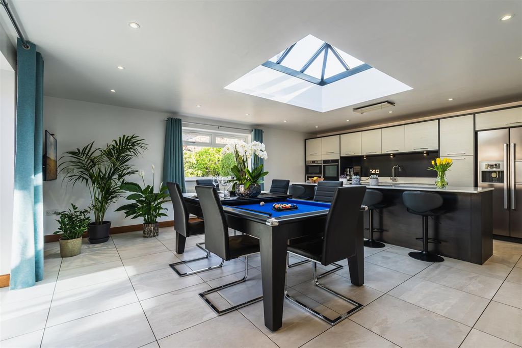 Property photo 2 of 34 Dining Kitchen