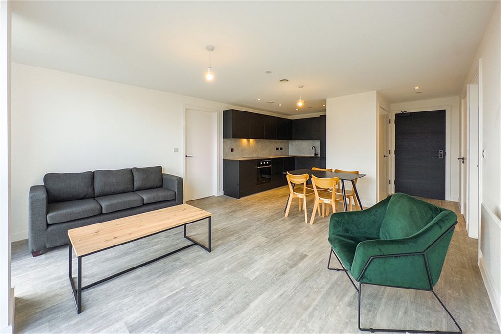 Property photo 3 of 10 (Thumbnail)