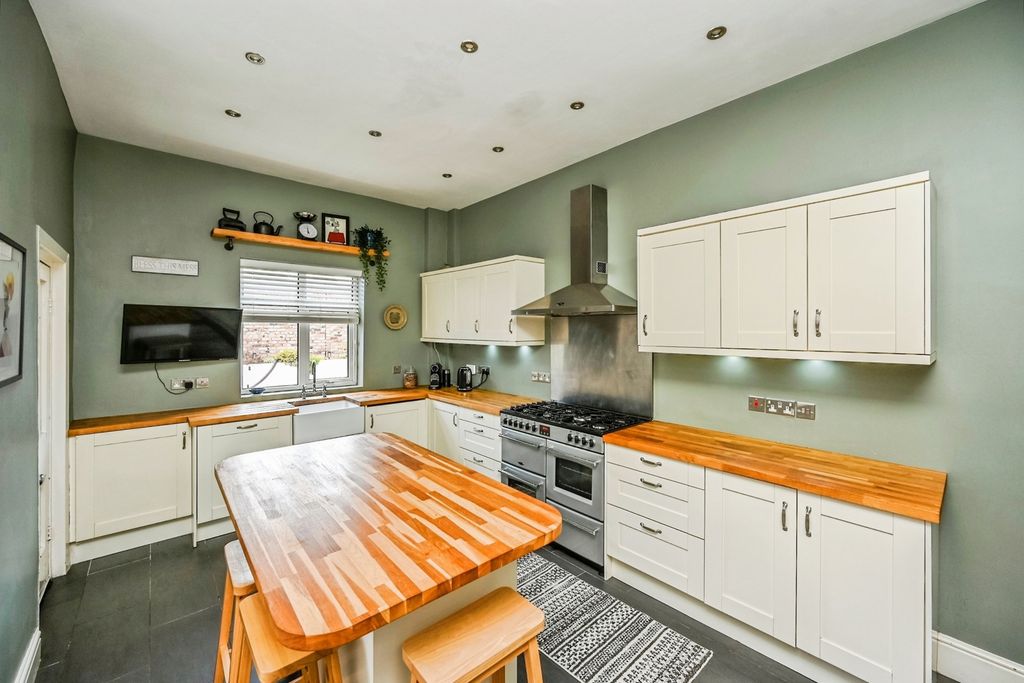 Property photo 2 of 19 Photo