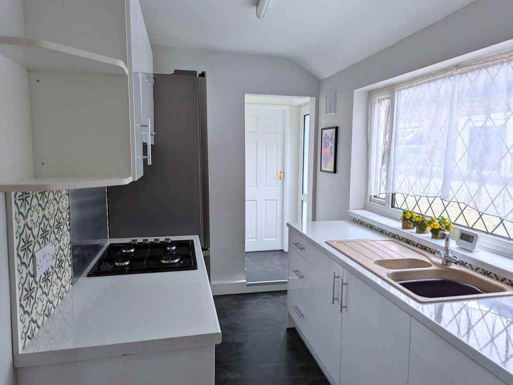 Property photo 1 of 20 8 Caulton Street, Burslem, Stoke-On-Trent, St6 4Er