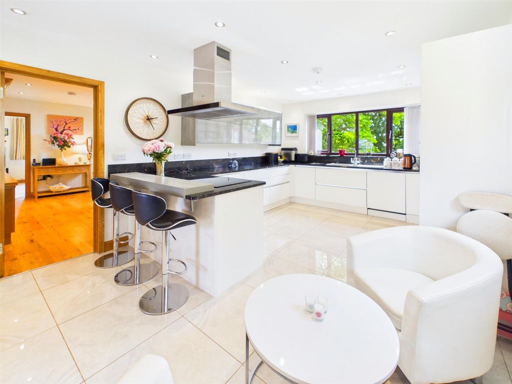 Property photo 3 of 45 Kitchen/Breakfast Room