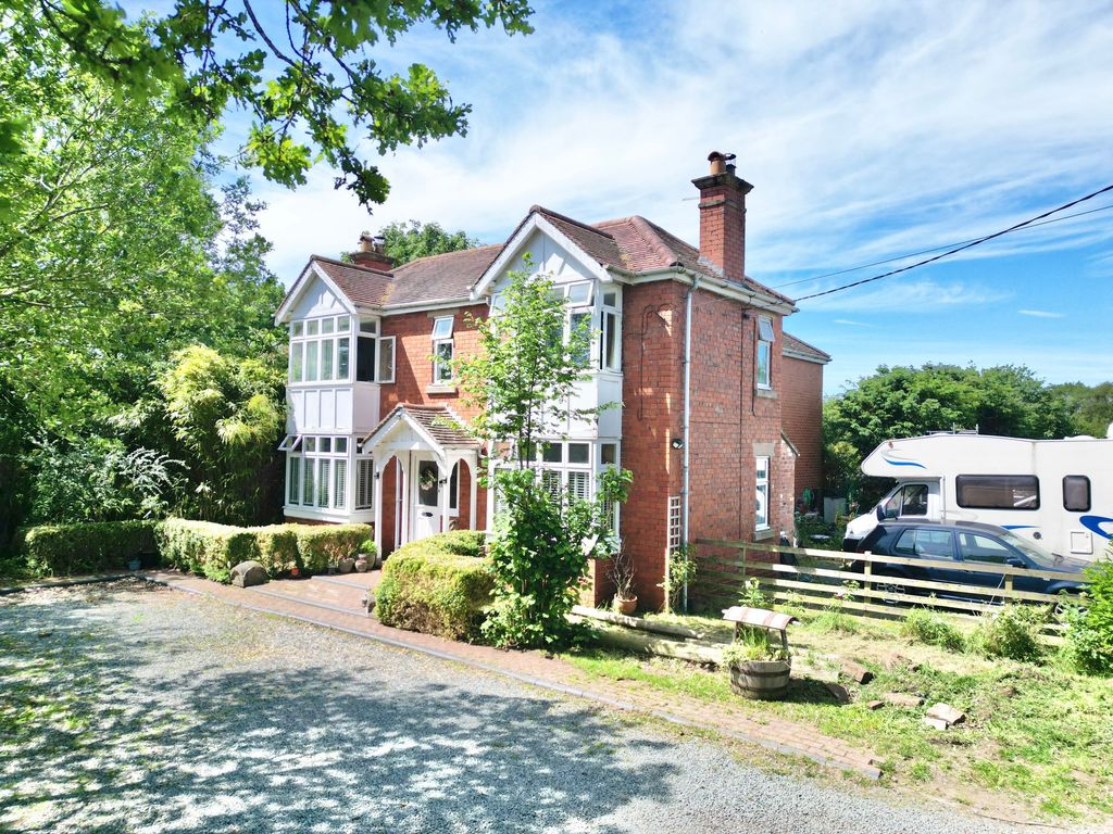 Property photo 2 of 39