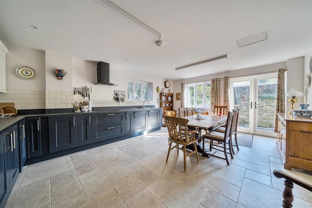 Property photo 2 of 21 1425662-15-69Bbcc481Df09.Jpg