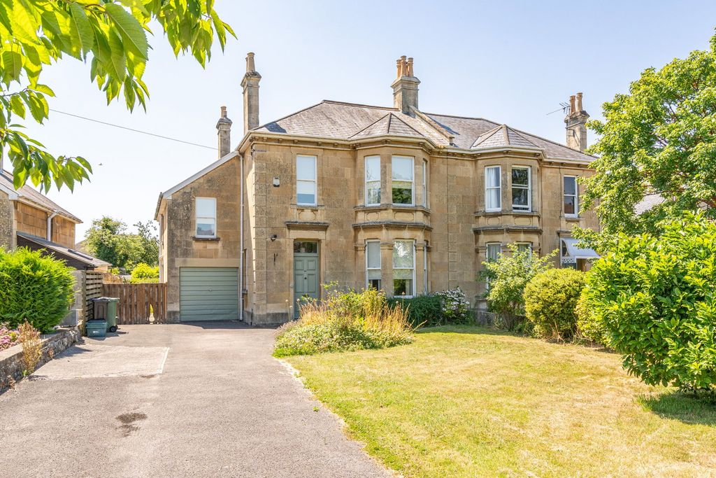Property photo 1 of 18