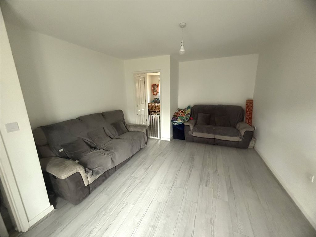 Property photo 2 of 9 Picture No. 19