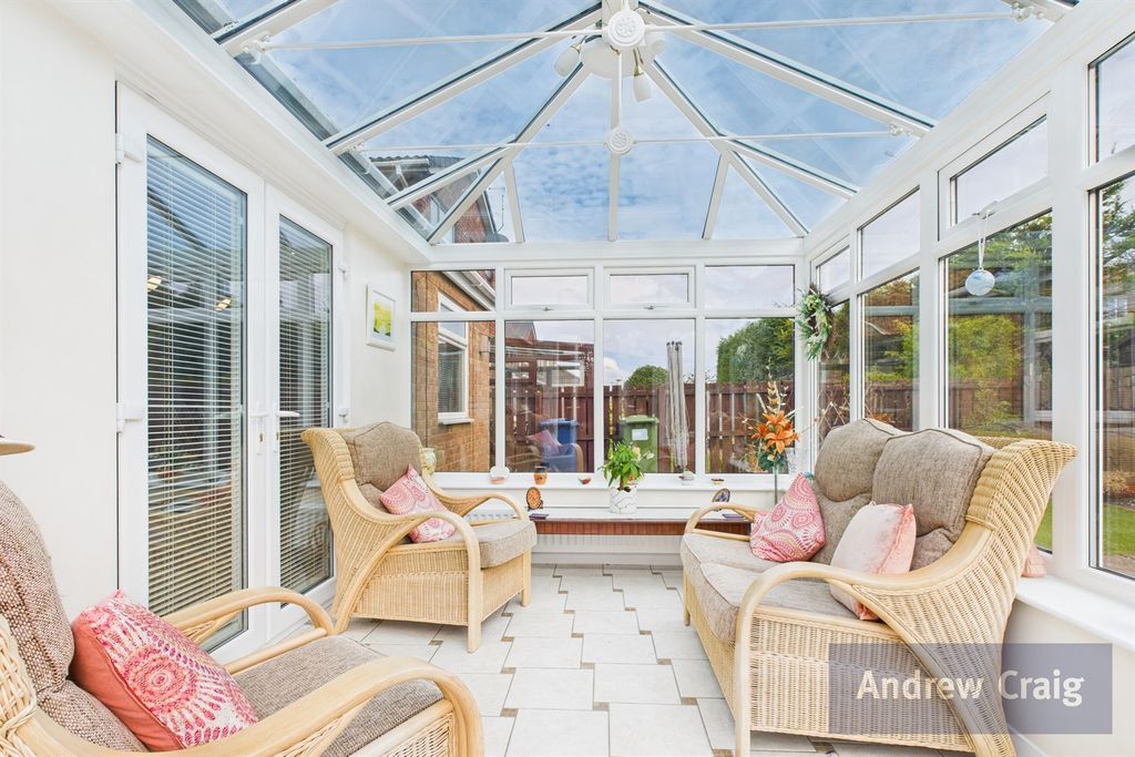 Property photo 3 of 25 Conservatory
