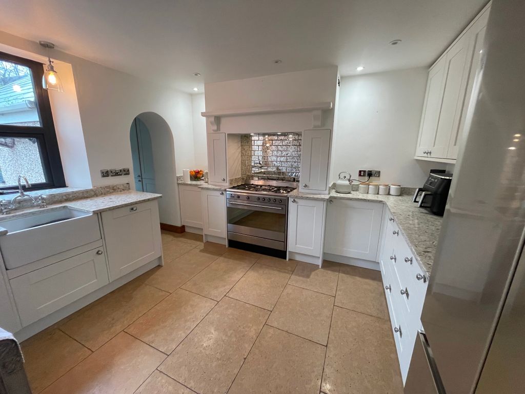 Property photo 3 of 28