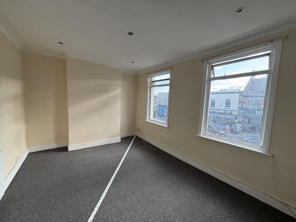 Property photo 2 of 4 Living Room