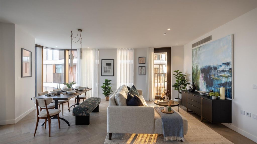 Property photo 3 of 17 Vb5501076_Triptych_10_03_043_3200x2134-2560x1440.J