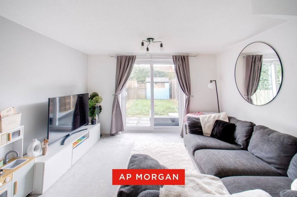 Property photo 2 of 16 Picture No. 12