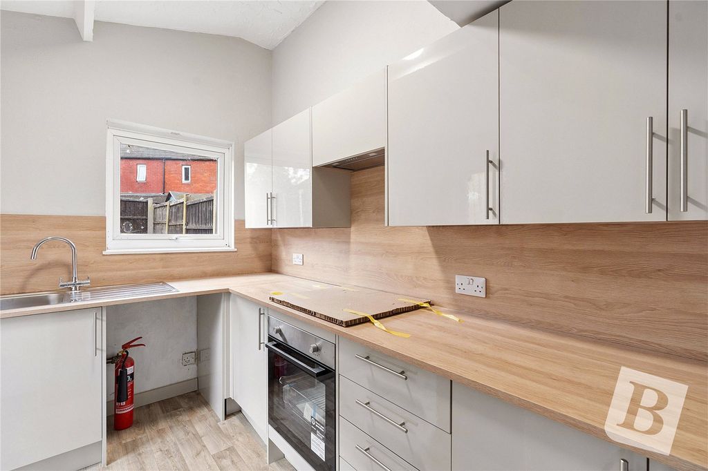 Property photo 3 of 14 Kitchen