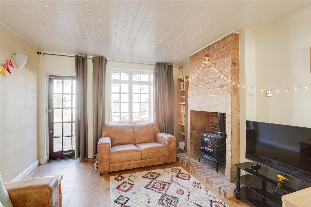 Property photo 2 of 17 5315.Jpg