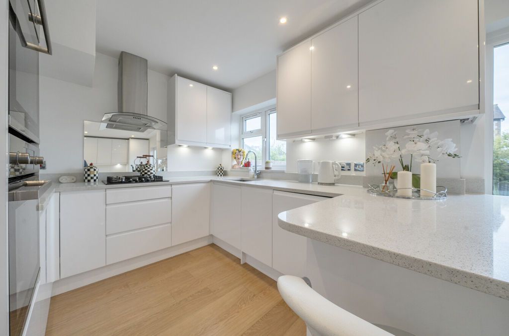 Property photo 2 of 20 Kitchen Diner Angle 2