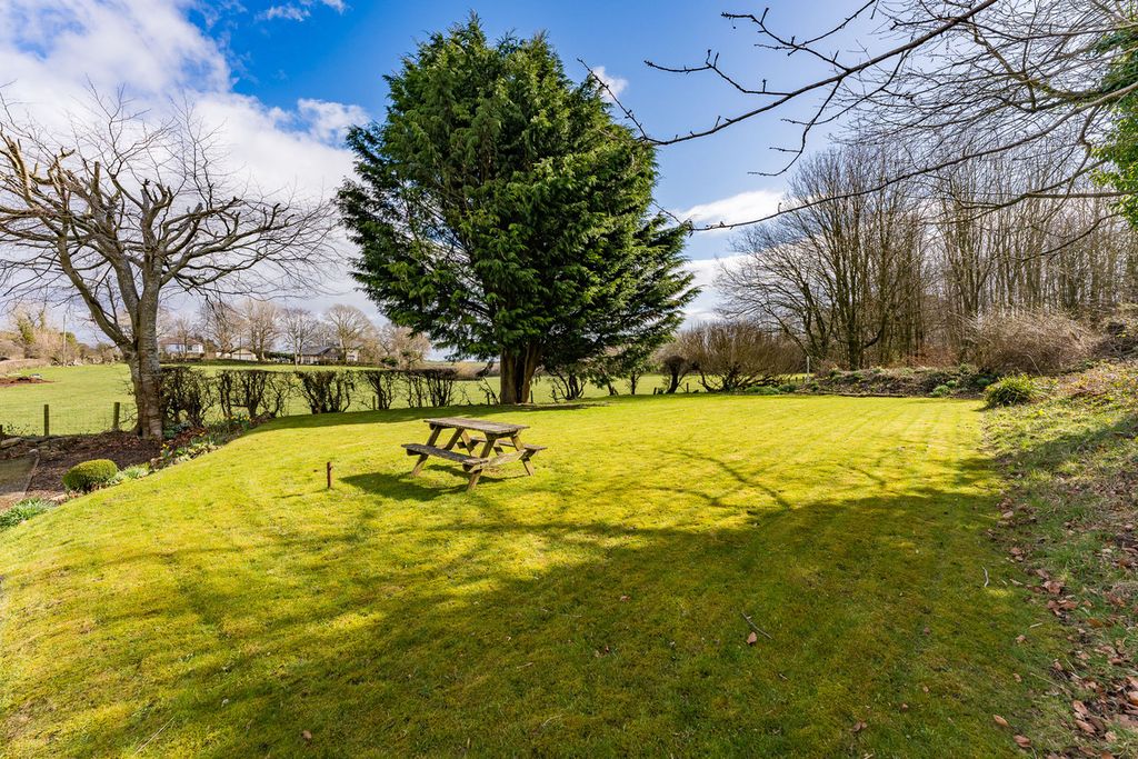 Property photo 2 of 23