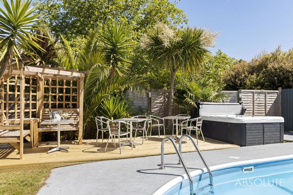 Property photo 1 of 28