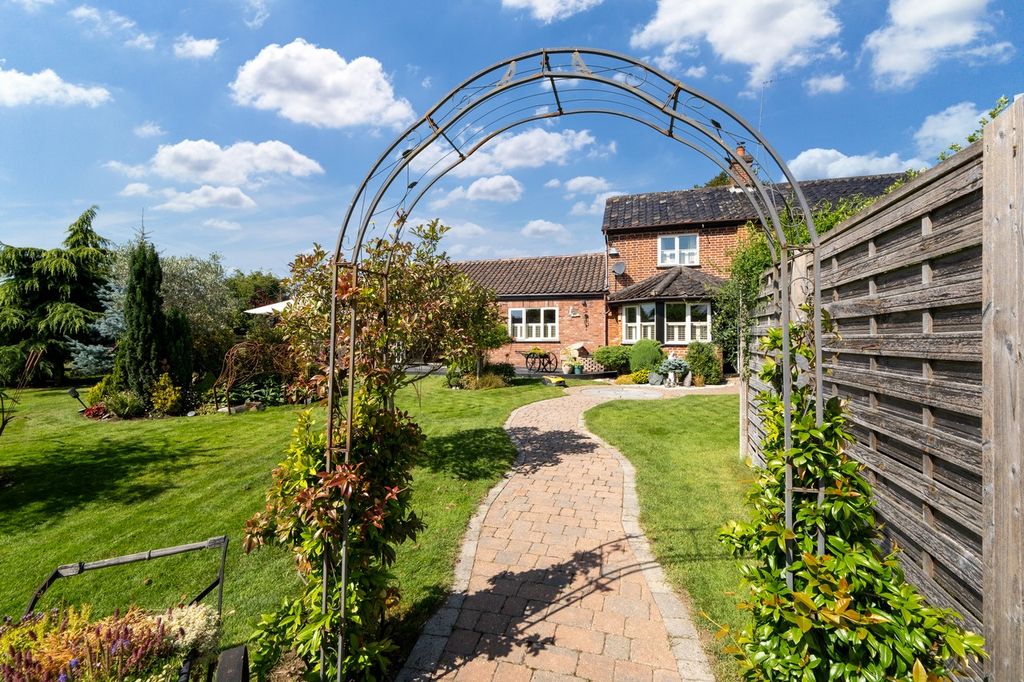 Property photo 2 of 40 3 Red Brick Cottages-2