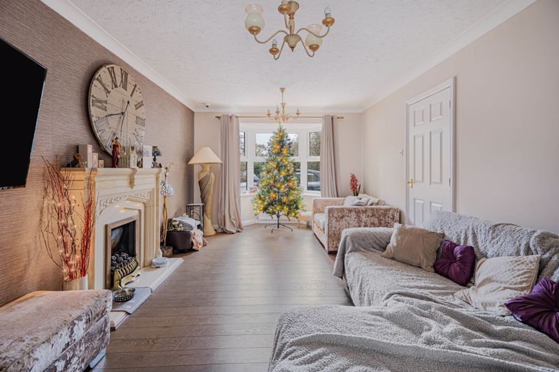 Property photo 3 of 31 Lounge