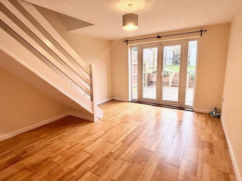 Property photo 3 of 7 Lounge