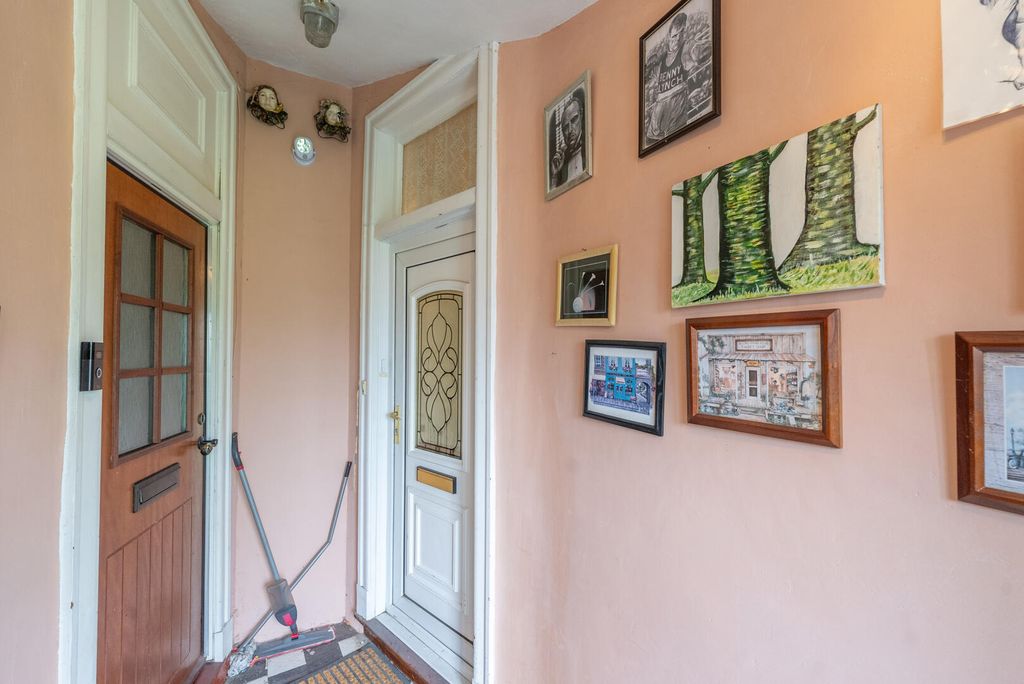 Property photo 3 of 18 Hallway