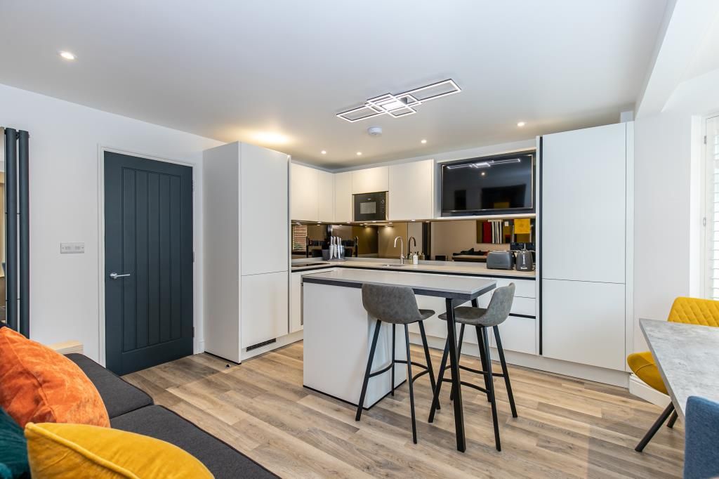 Property photo 1 of 10 Kitchen