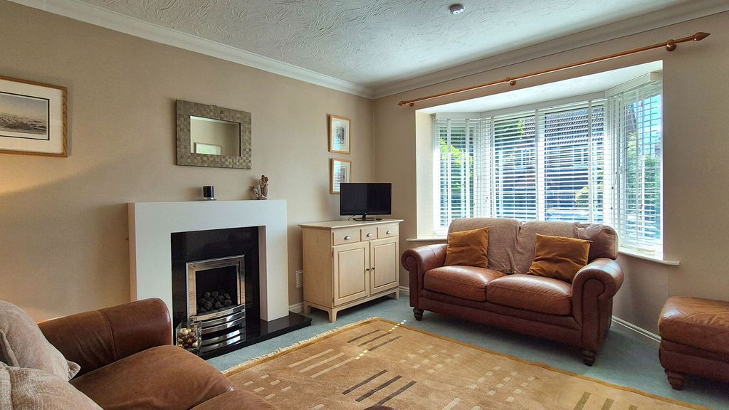 Property photo 2 of 27