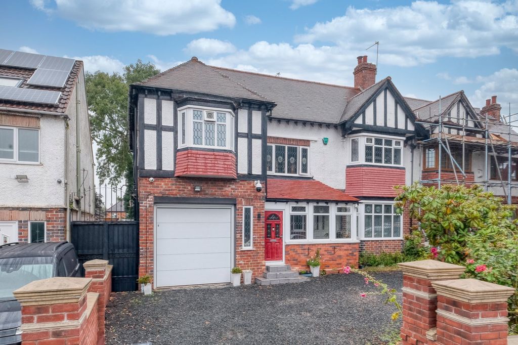 Property photo 2 of 31