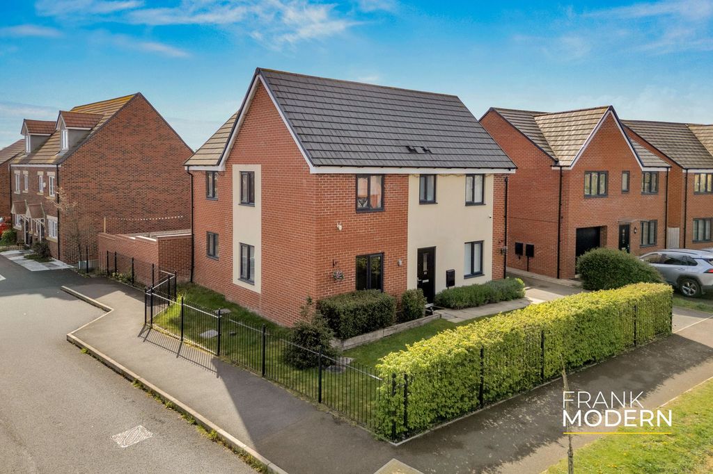 Property photo 1 of 45 Front