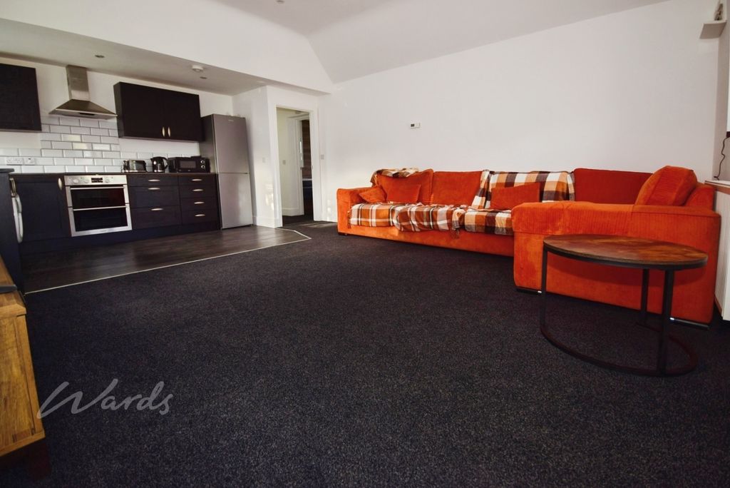 Property photo 3 of 8 Apple Tree Lounge