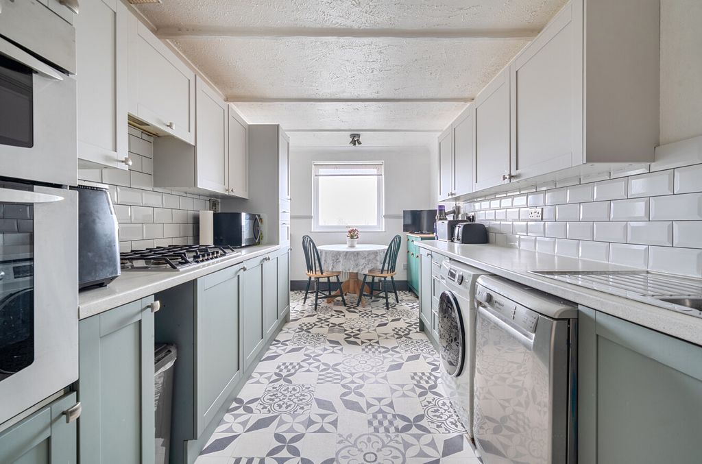 Property photo 3 of 27 1389499-6-6940383...