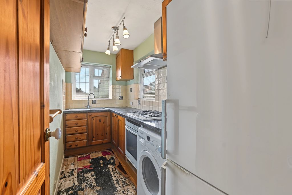 Property photo 2 of 13 5530986