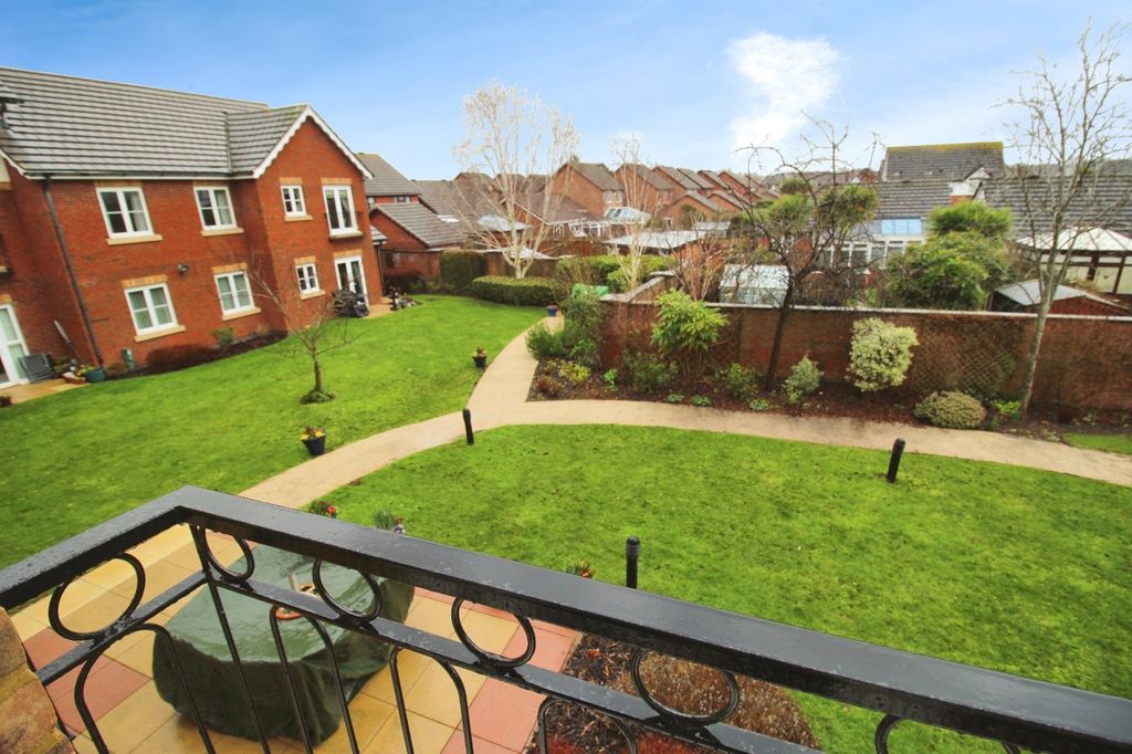 Property photo 2 of 13 Outlook