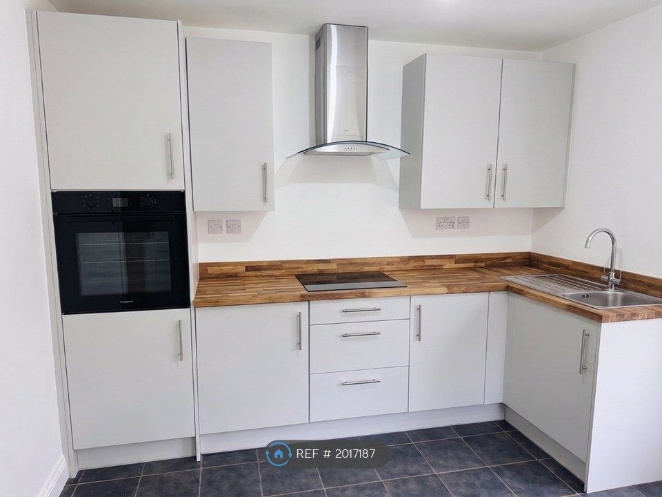 Property photo 2 of 17 Kitchen