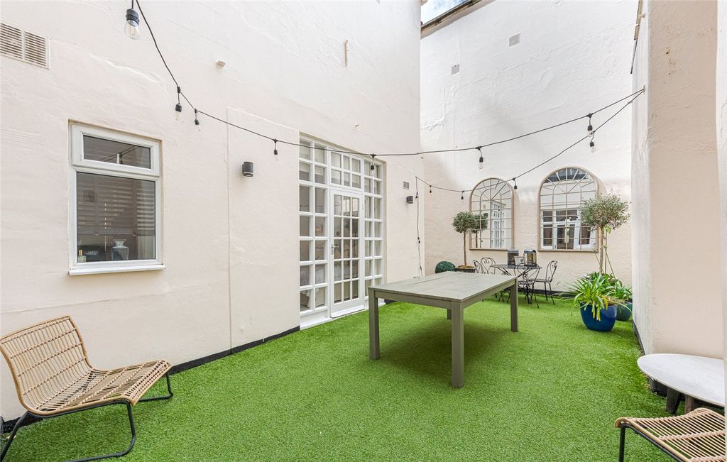 Property photo 3 of 17 Picture No. 04