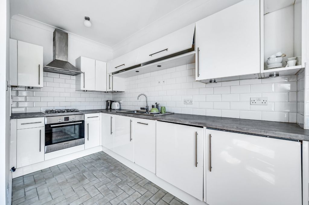 Property photo 3 of 11 4559002