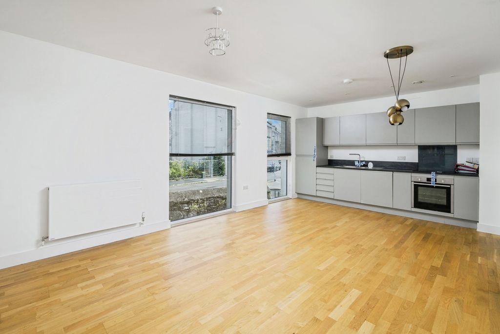 Property photo 2 of 14 Pbox-Img.Jpg