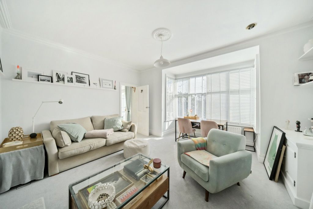 Property photo 1 of 11 Sitting Room