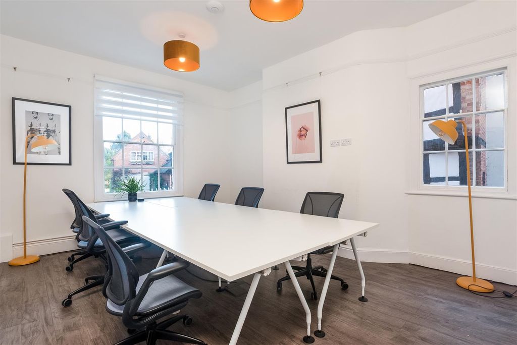 Property photo 2 of 19 10 Church Street Alcester 2066-13.Jpg