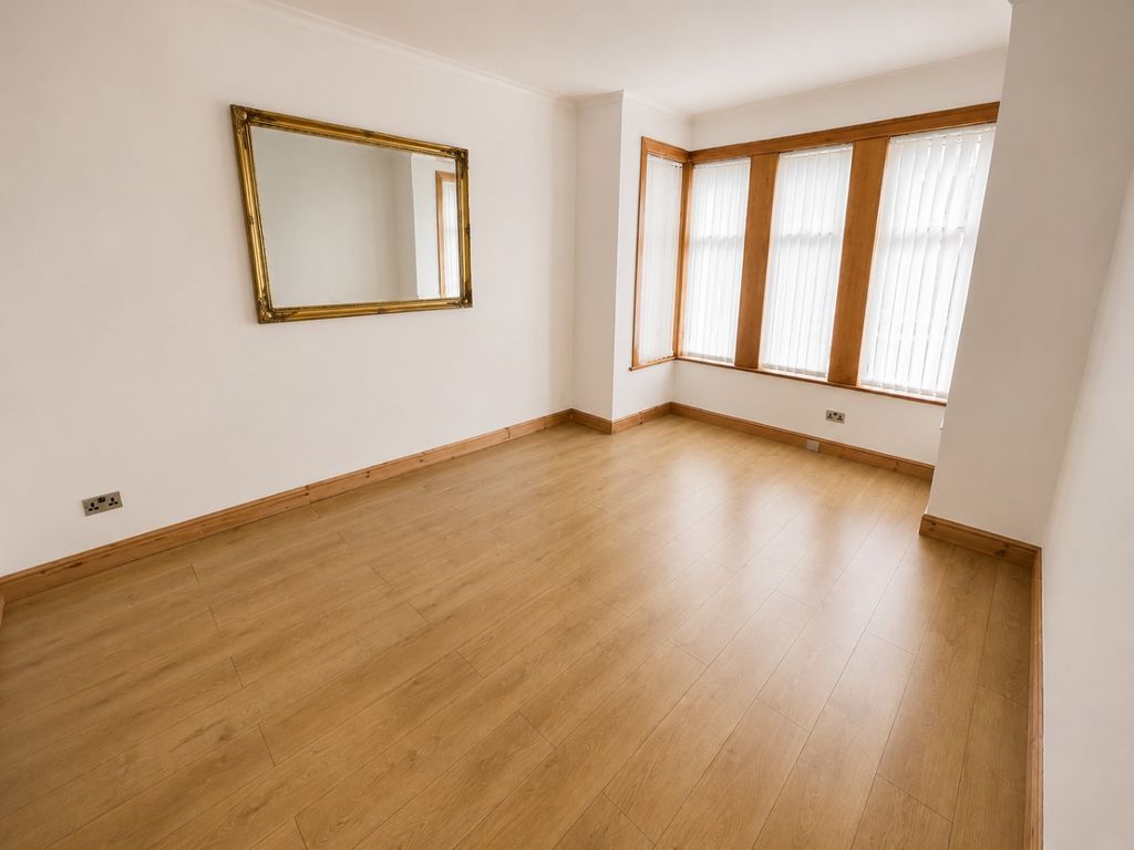 Property photo 2 of 11 5208272