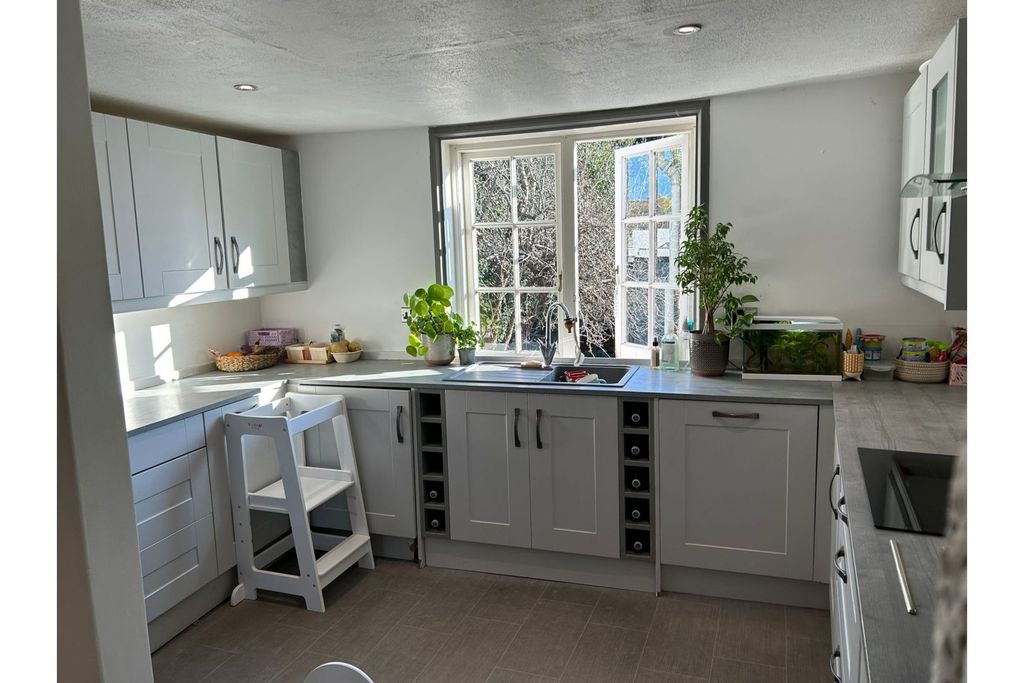 Property photo 2 of 12 Kitchen