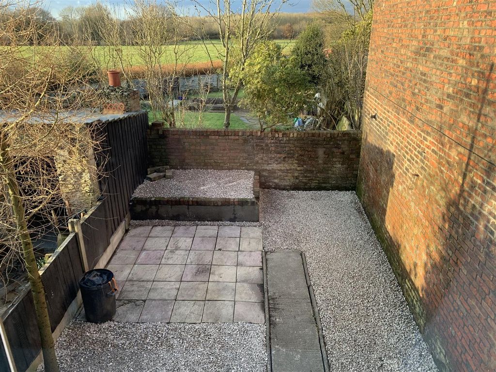 Property photo 3 of 15 Gardens
