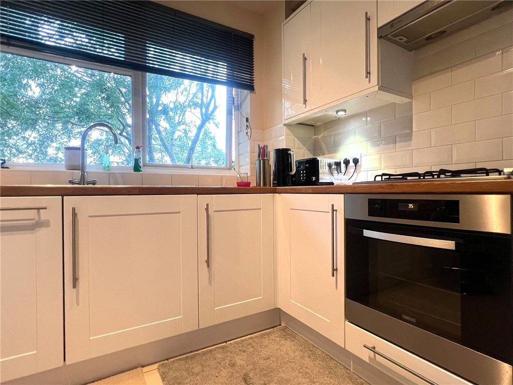 Property photo 3 of 9 Kitchen