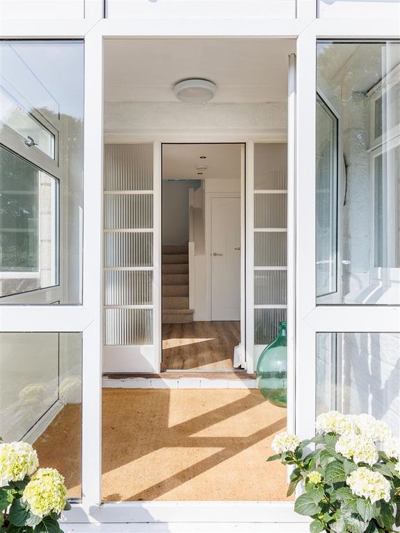 Property photo 3 of 21 Entrance Porch