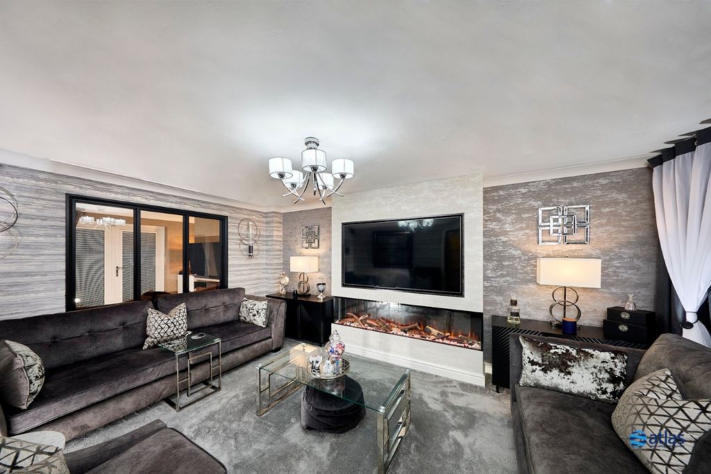 Property photo 3 of 25 Lounge