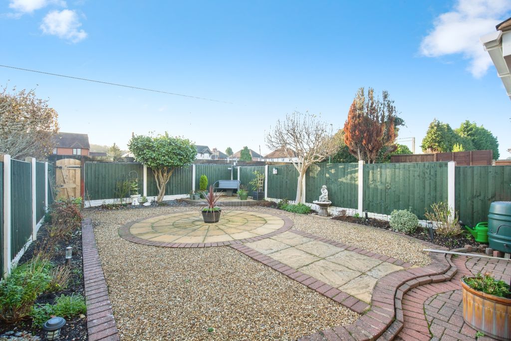 Property photo 2 of 18 E24B6c57-Mw-9505